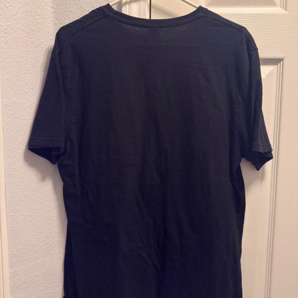Unbranded Men's Black and Navy T-shirt - Picture 2 of 4